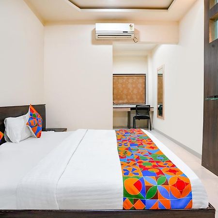 FabHotel Regent Inn Pimpri-Chinchwad Buitenkant foto