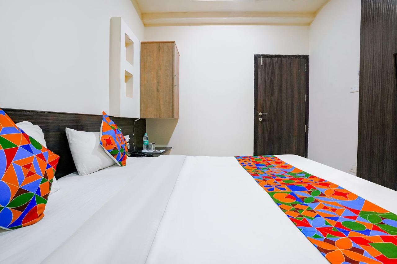 FabHotel Regent Inn Pimpri-Chinchwad Buitenkant foto