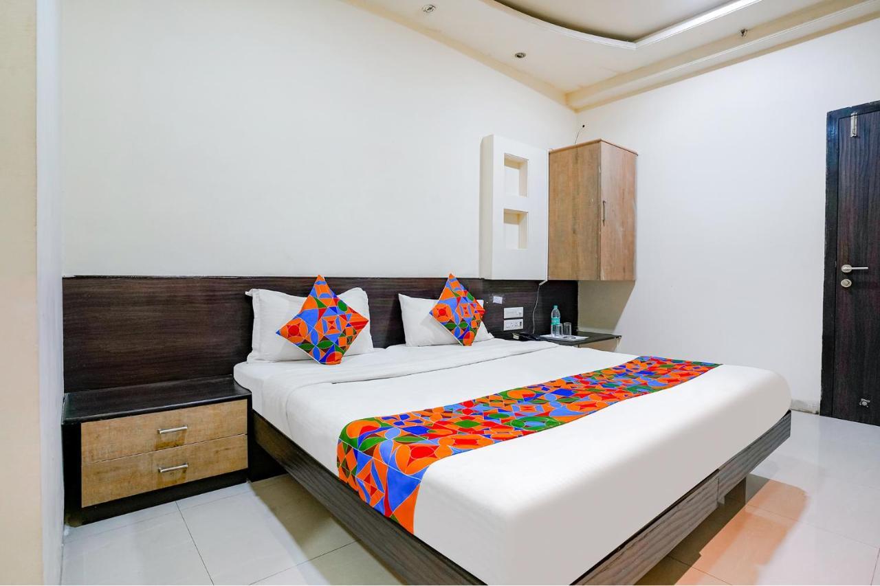 FabHotel Regent Inn Pimpri-Chinchwad Buitenkant foto
