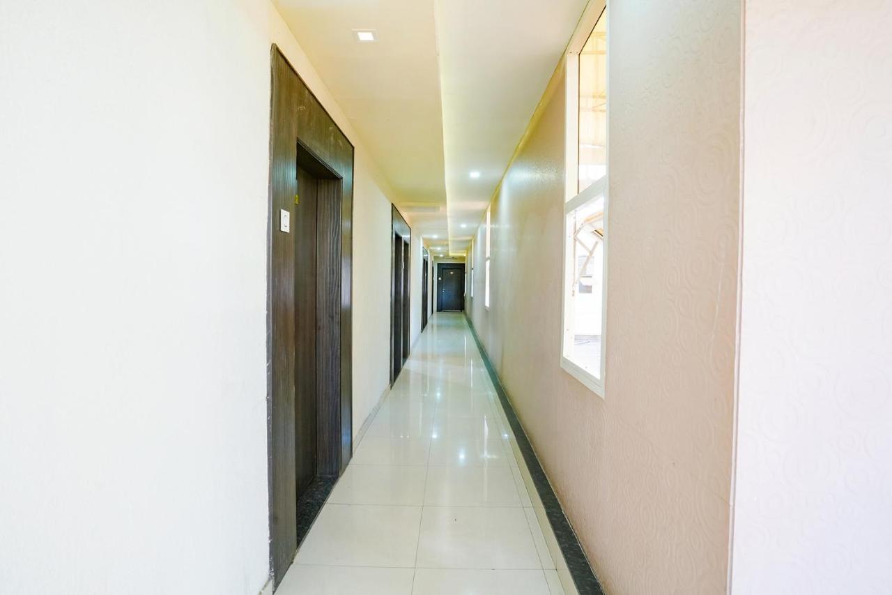 FabHotel Regent Inn Pimpri-Chinchwad Buitenkant foto