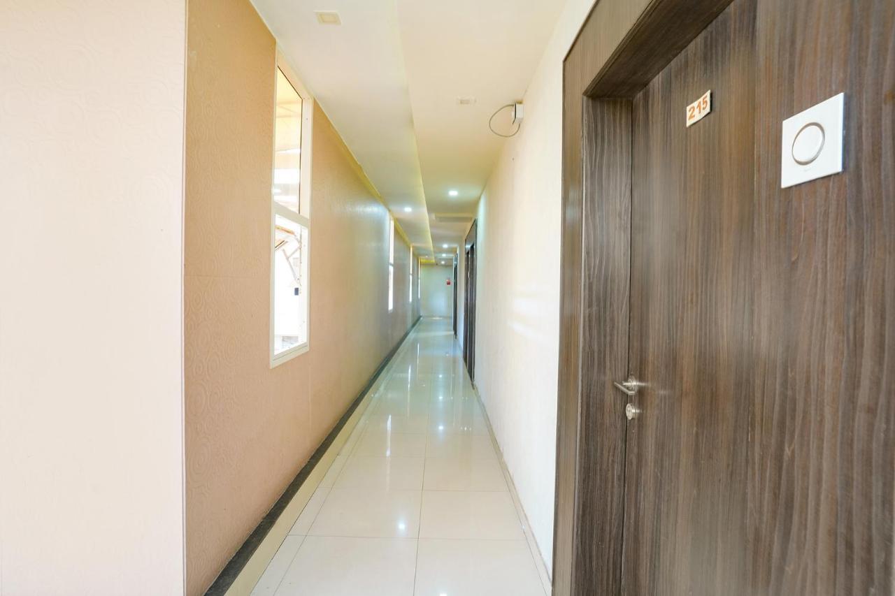 FabHotel Regent Inn Pimpri-Chinchwad Buitenkant foto