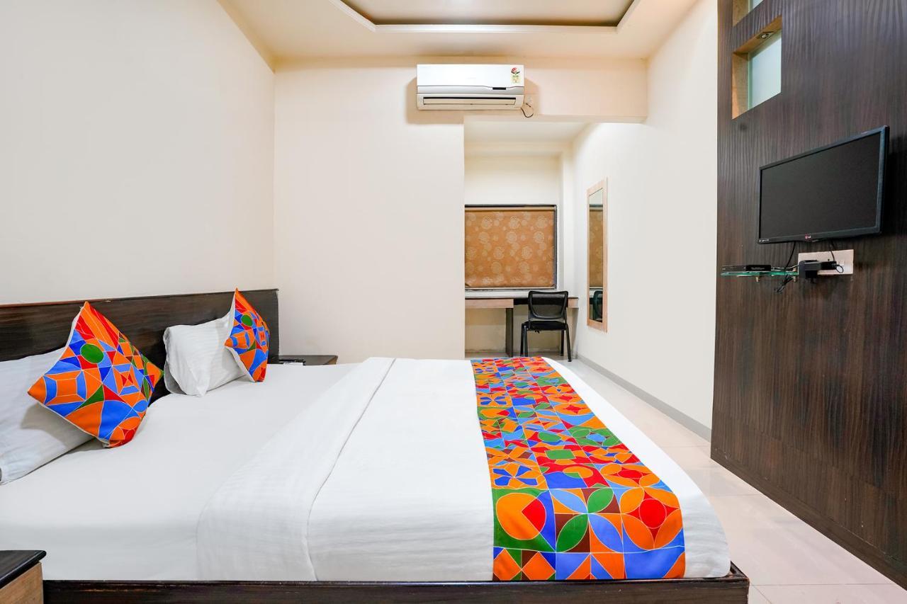 FabHotel Regent Inn Pimpri-Chinchwad Buitenkant foto