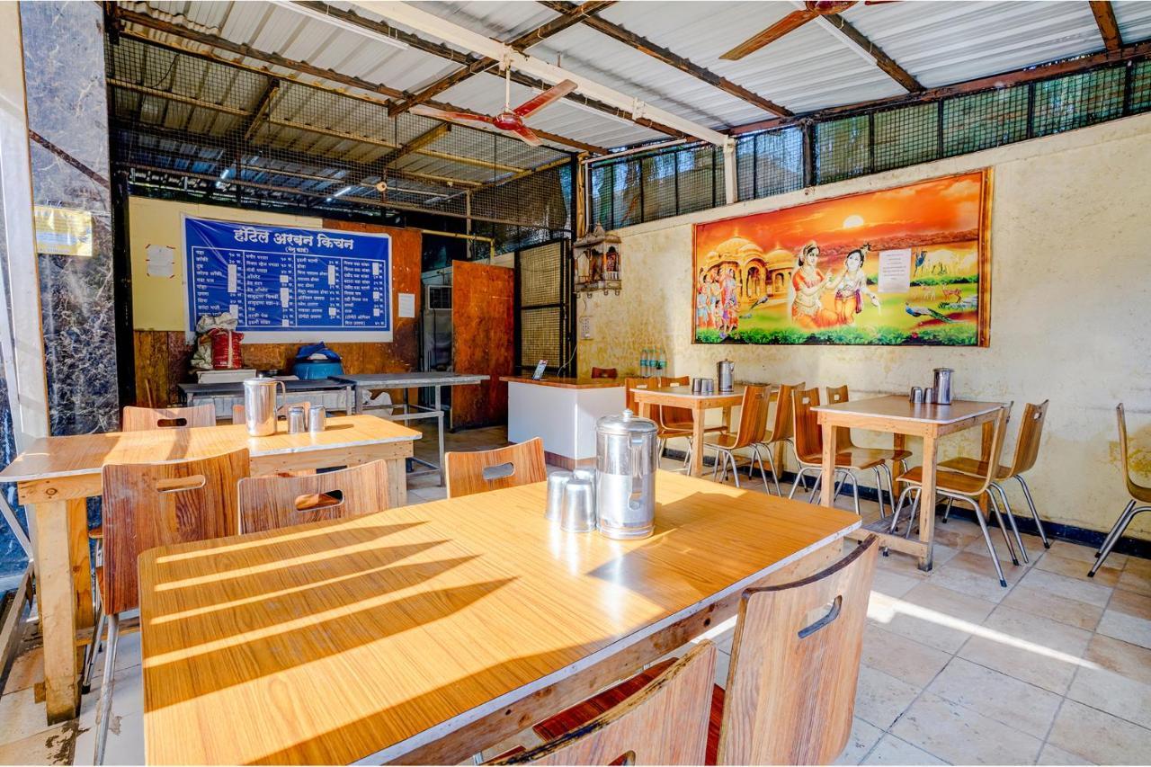 FabHotel Regent Inn Pimpri-Chinchwad Buitenkant foto