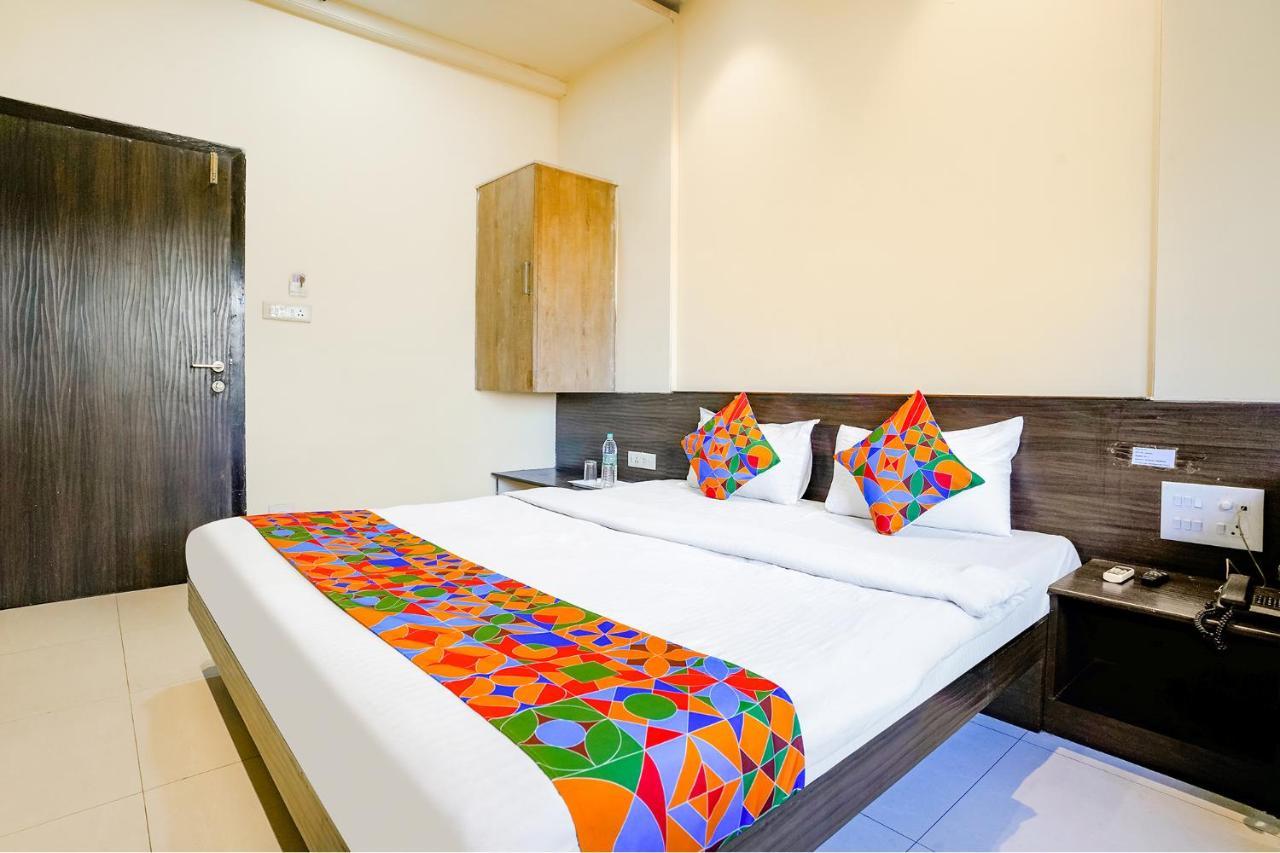 FabHotel Regent Inn Pimpri-Chinchwad Buitenkant foto