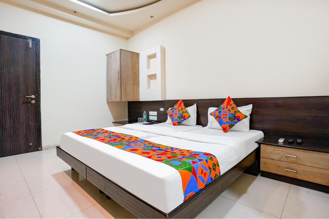 FabHotel Regent Inn Pimpri-Chinchwad Buitenkant foto