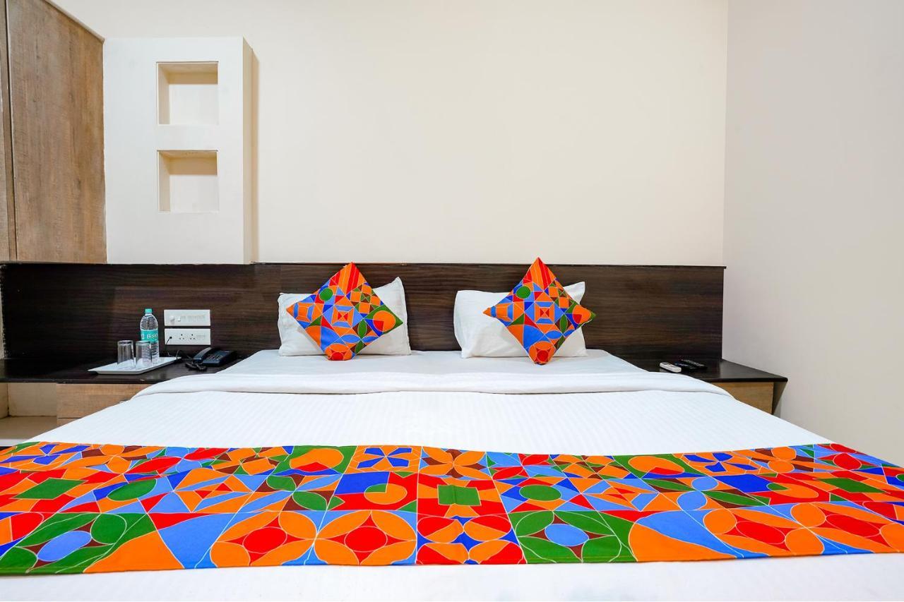 FabHotel Regent Inn Pimpri-Chinchwad Buitenkant foto