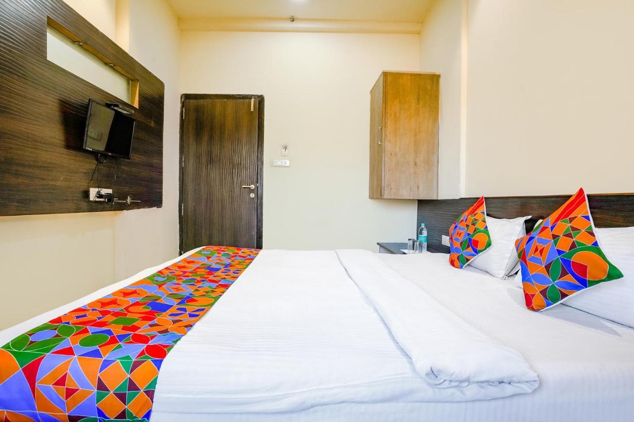 FabHotel Regent Inn Pimpri-Chinchwad Buitenkant foto