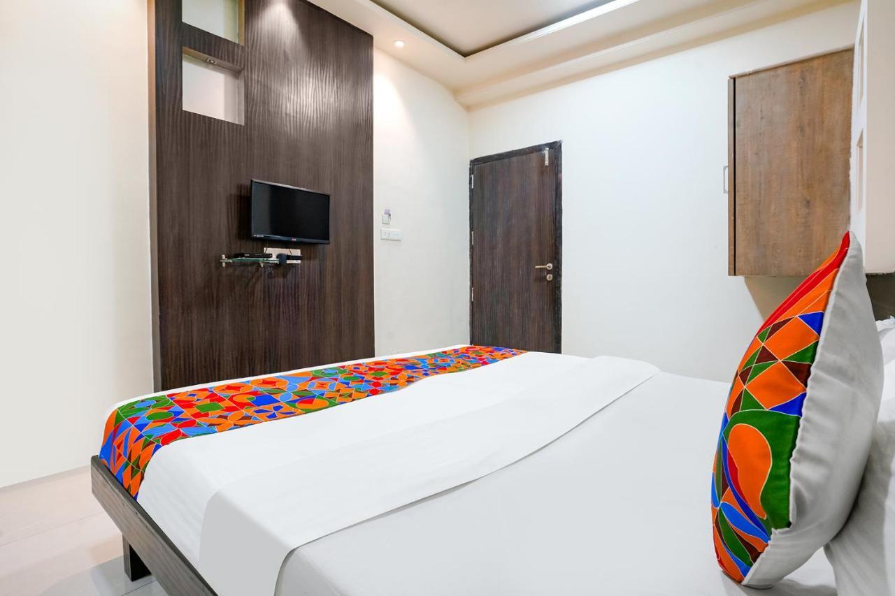 FabHotel Regent Inn Pimpri-Chinchwad Buitenkant foto